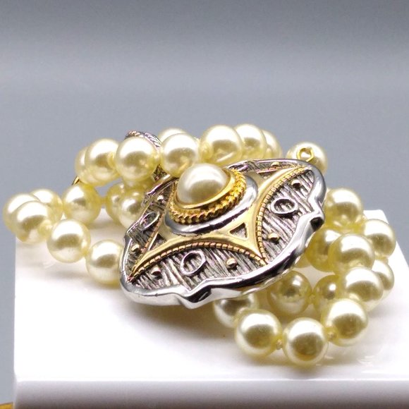 Elegant Enhancer Pendant Pearl Parure, Lustrous Knotted Glass Pearl Strand - Picture 3 of 4